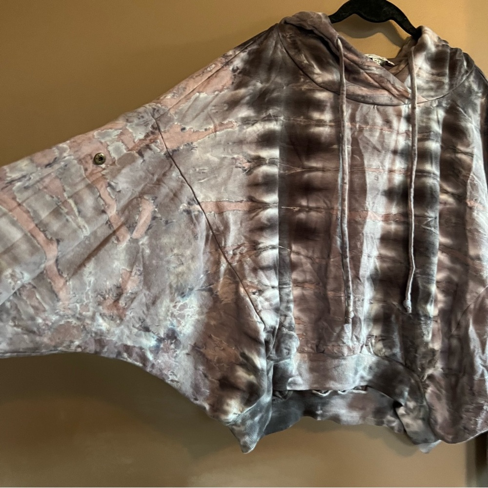 sweatshirt - Picture 2 of 4
